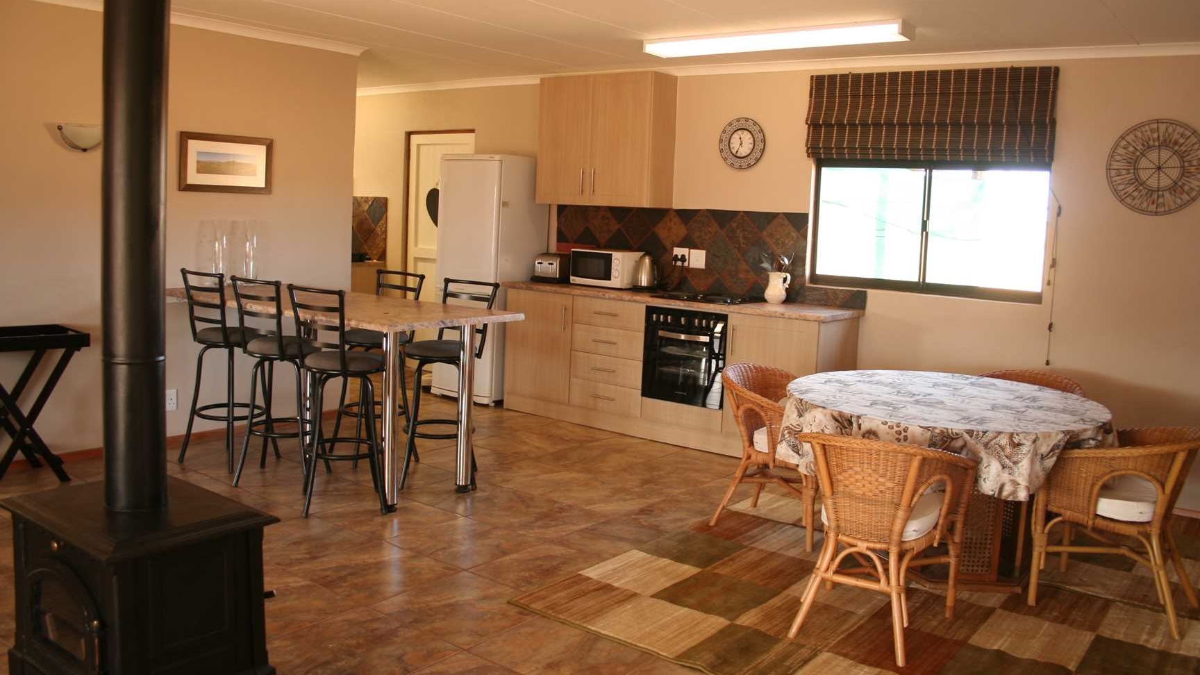 5_Kitchen_Dining_cropped